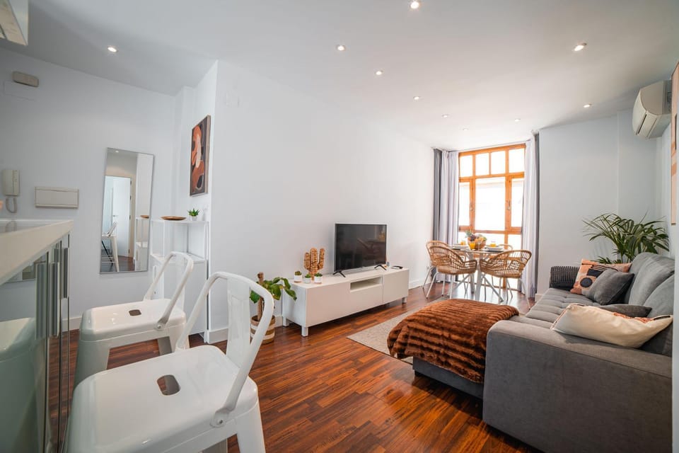 TV and multimedia, Living room, Evening entertainment