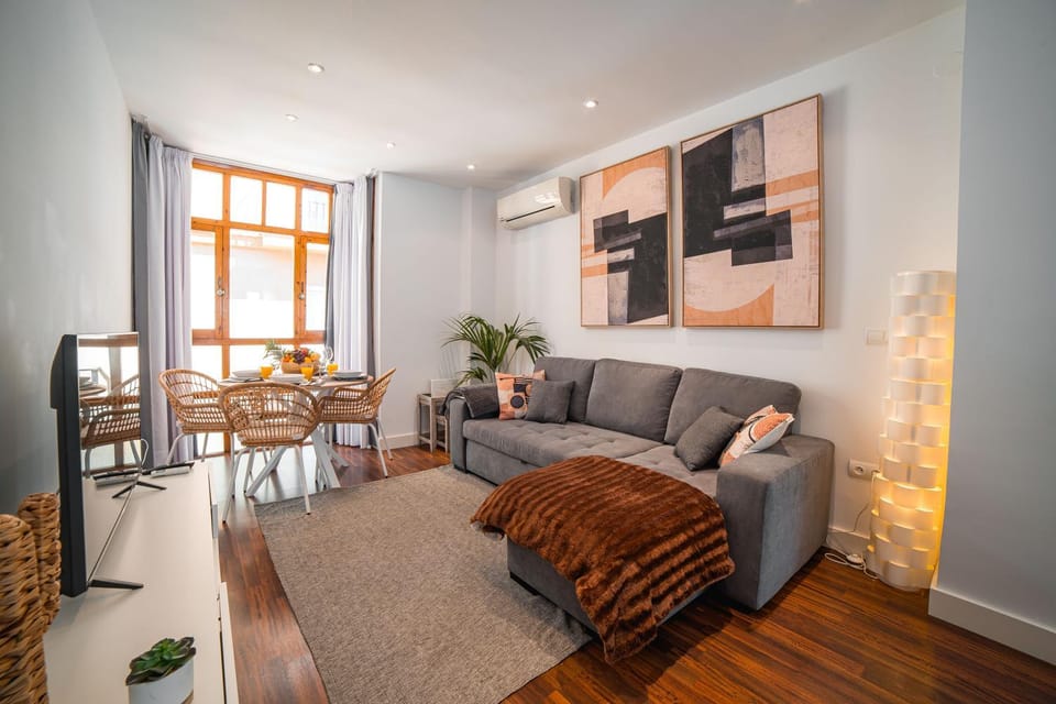 TV and multimedia, Living room, Dining area, Entertainment, air conditioner