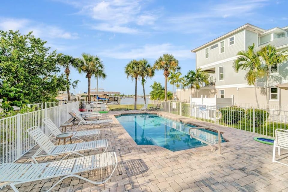 Matanzas Pass Paradise House in Estero Island