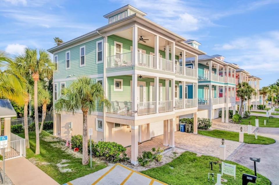 Matanzas Pass Paradise House in Estero Island