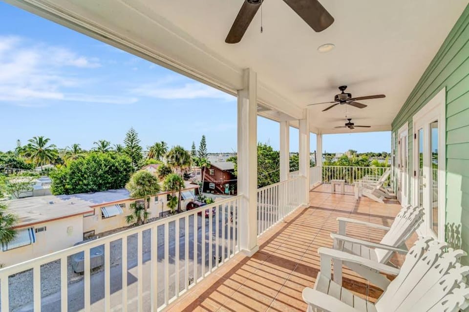 Matanzas Pass Paradise House in Estero Island