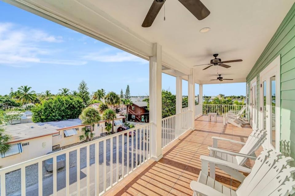 Matanzas Pass Paradise House in Estero Island