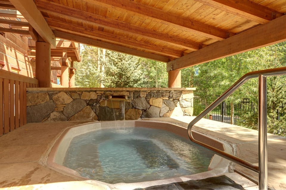 Jackpine & Black Bear Condos by Vail Resorts Resort in Keystone