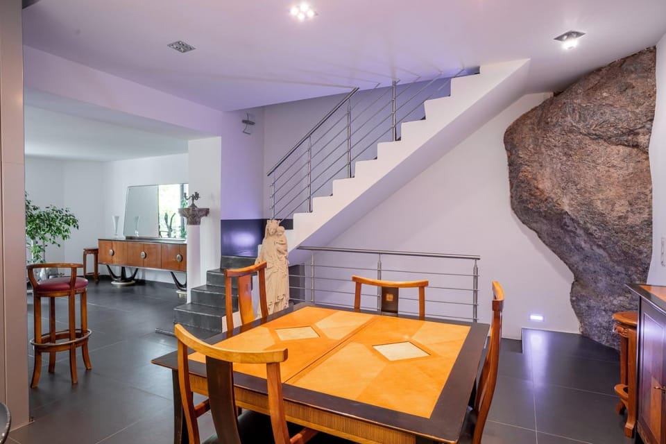 Seating area, Dining area