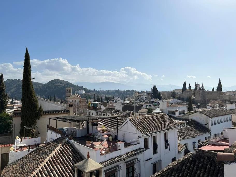 Cosy House, Sunny Terrace, Amazing Views & Outdoor Bathtub! House in Granada