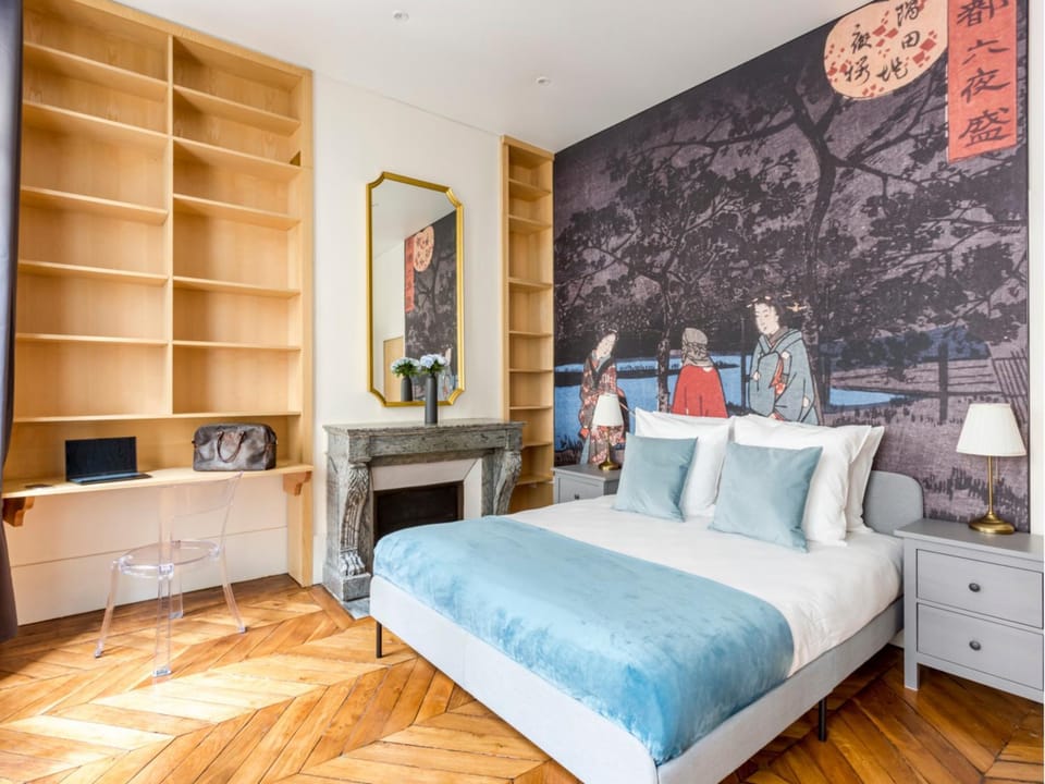 Bed, Photo of the whole room, Seating area, Bedroom