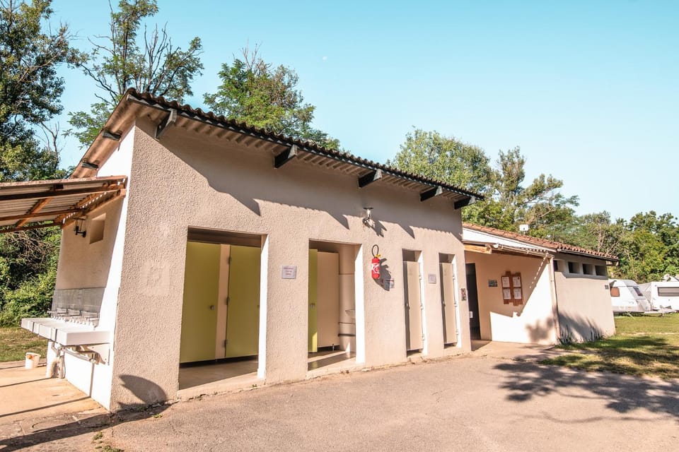 Camping Onlycamp De Chamarges Campground/ 
RV Resort in Provence-Alpes-Côte d'Azur