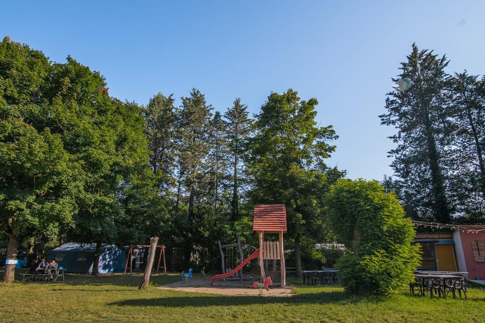 Camping Onlycamp De Chamarges Campground/ 
RV Resort in Provence-Alpes-Côte d'Azur