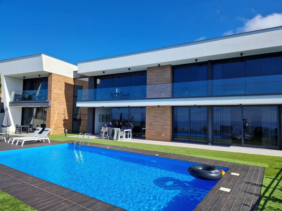 Property building, Swimming pool, Swimming pool