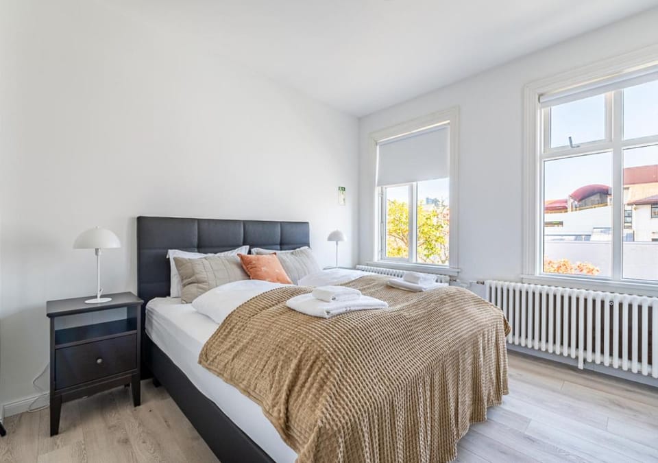 Bed, Photo of the whole room, Bedroom, internet, towels
