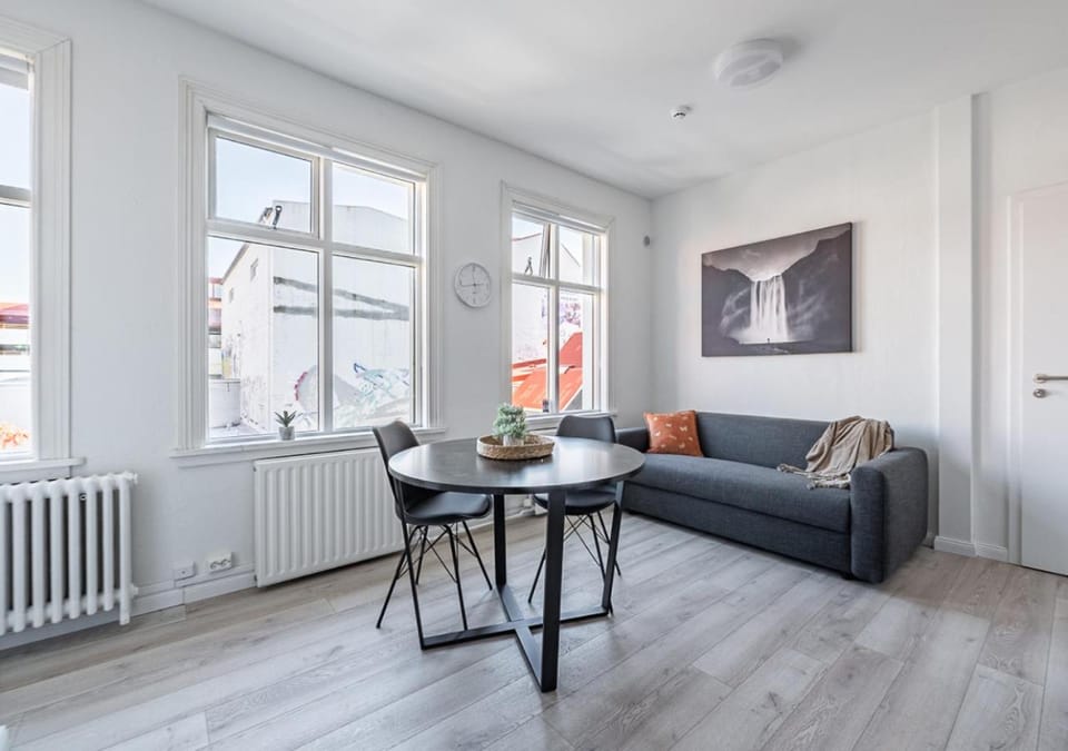Living room, Dining area, Evening entertainment
