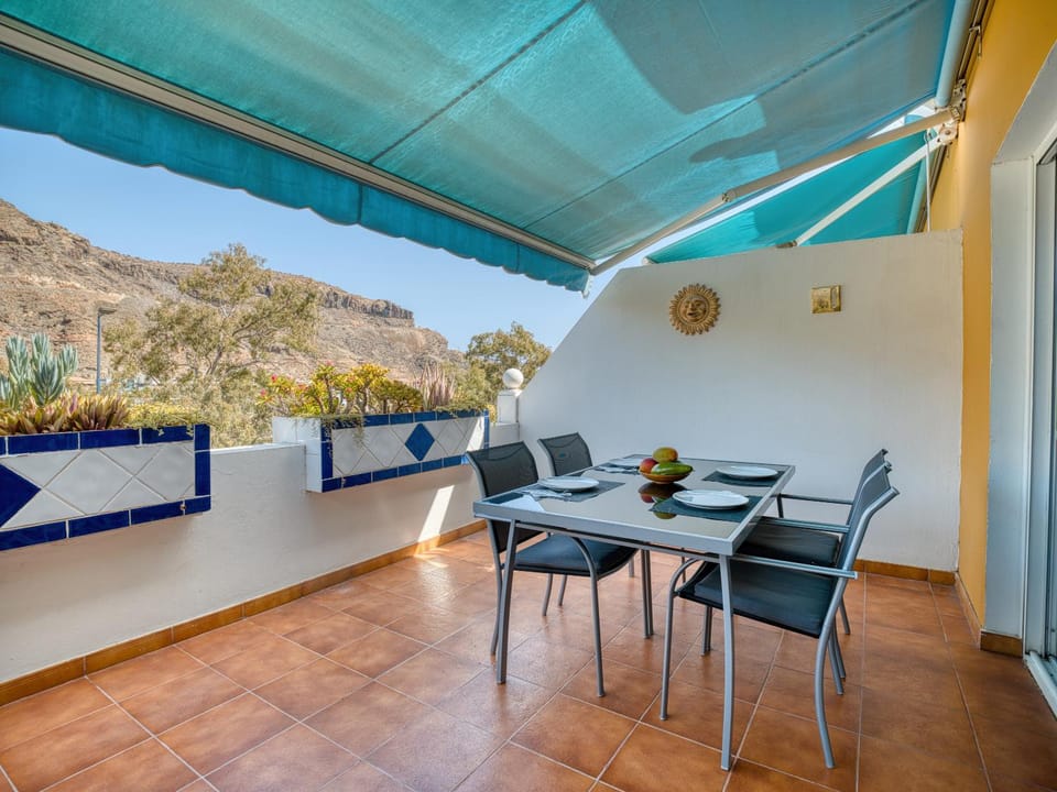 Balcony/Terrace, Mountain view