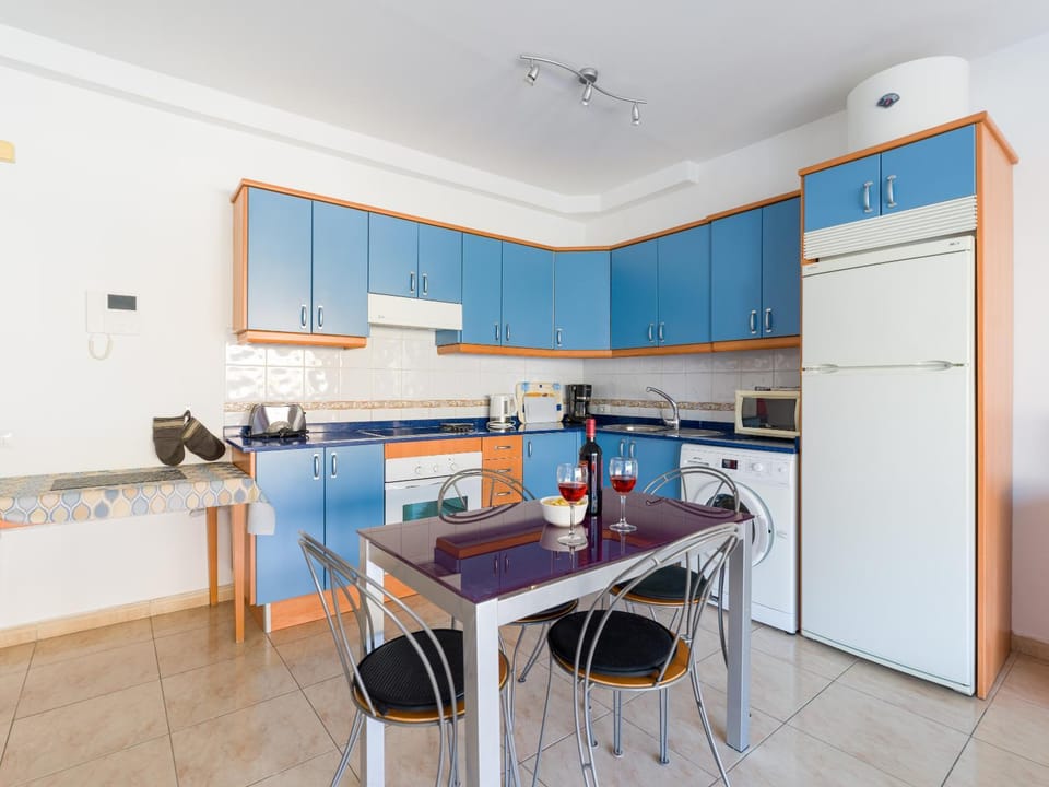 Kitchen or kitchenette, Dining area, pet friendly, washing machine