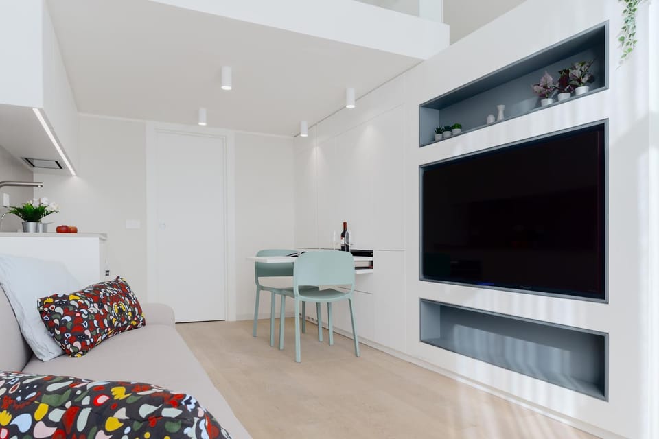 TV and multimedia, Kitchen or kitchenette, Living room, Seating area, Dining area