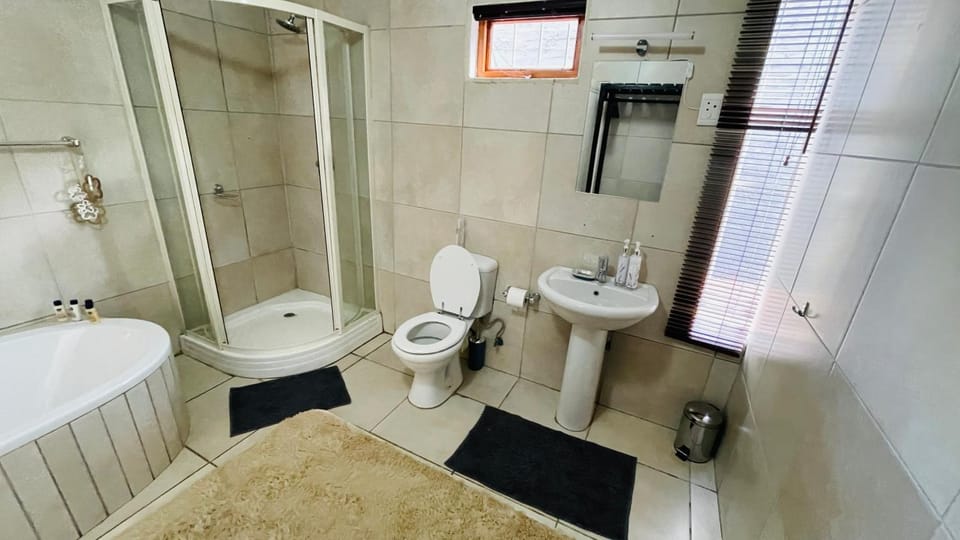 Shower, Toilet, Bathroom, Bath, towels