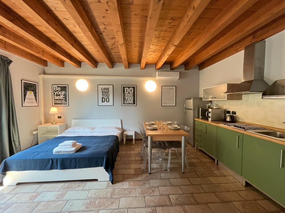 Bed, Kitchen or kitchenette
