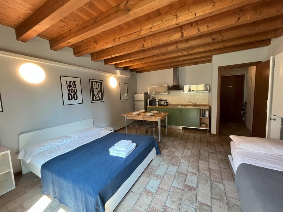 Kitchen or kitchenette, Photo of the whole room, Bedroom