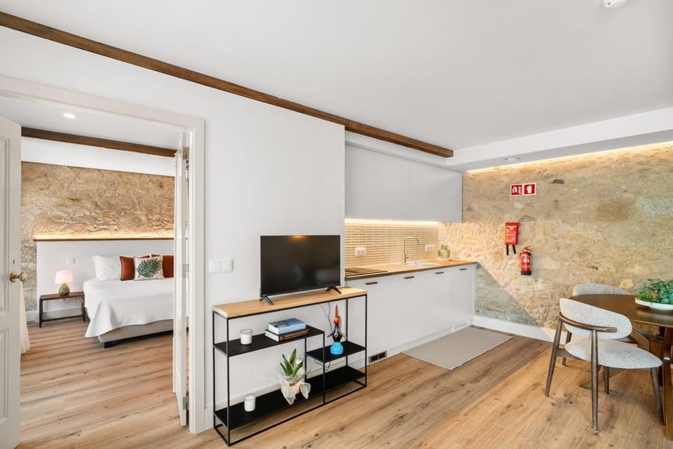 Bed, TV and multimedia, Kitchen or kitchenette, Living room, Bedroom