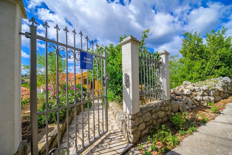 Bozena 1/4 Apartment in Mali Losinj