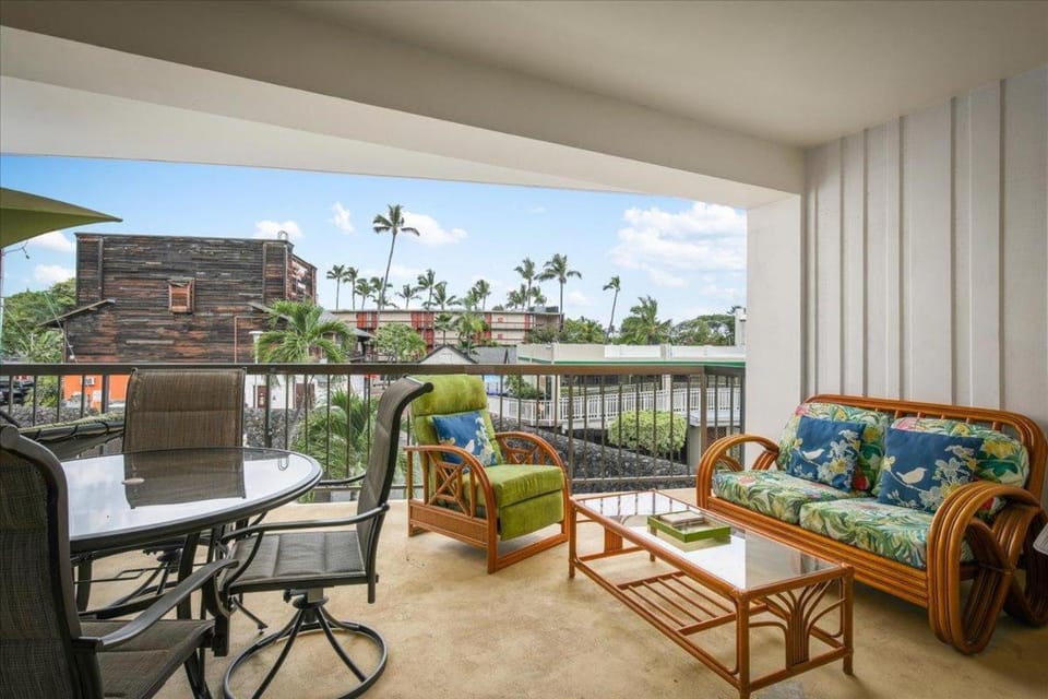 Kona Plaza 210 House in Holualoa