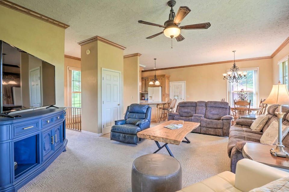 Anglers Ridge Waterfront Family Getaway! House in Current River