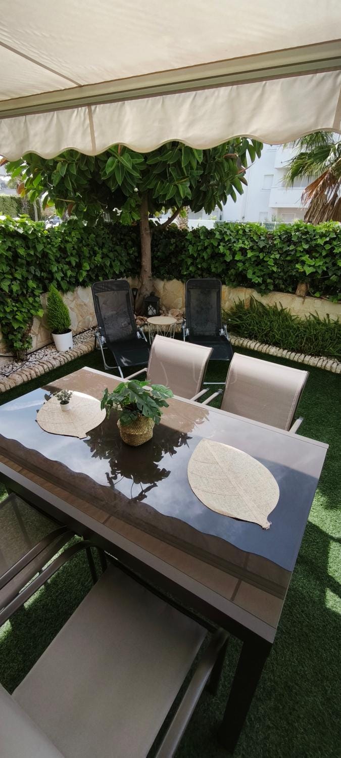 Patio, Day, Garden, Living room, Seating area, Dining area, Garden view