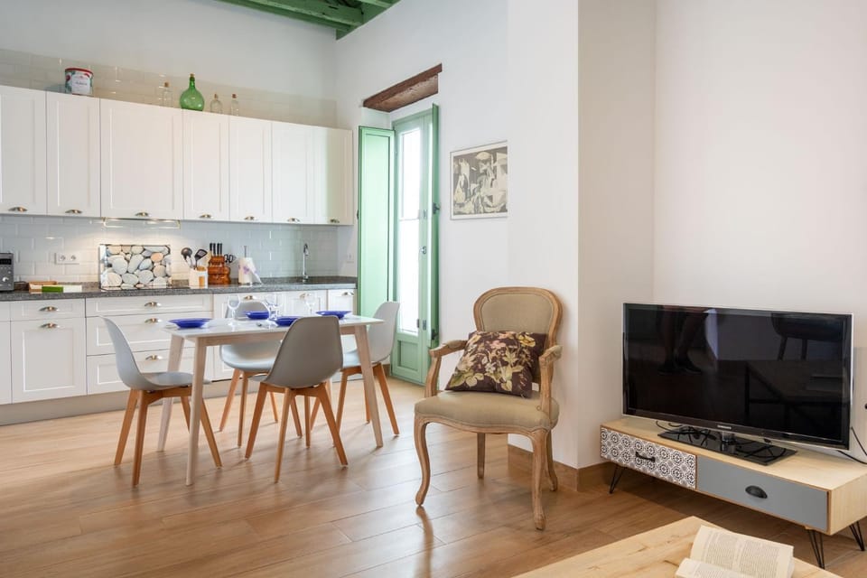 Communal lounge/ TV room, Living room, Seating area, Dining area
