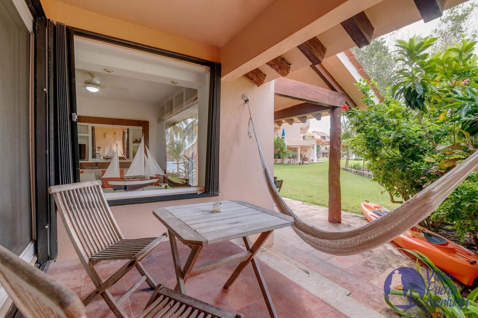 Balcony/Terrace, Seating area, Garden view, Sea view