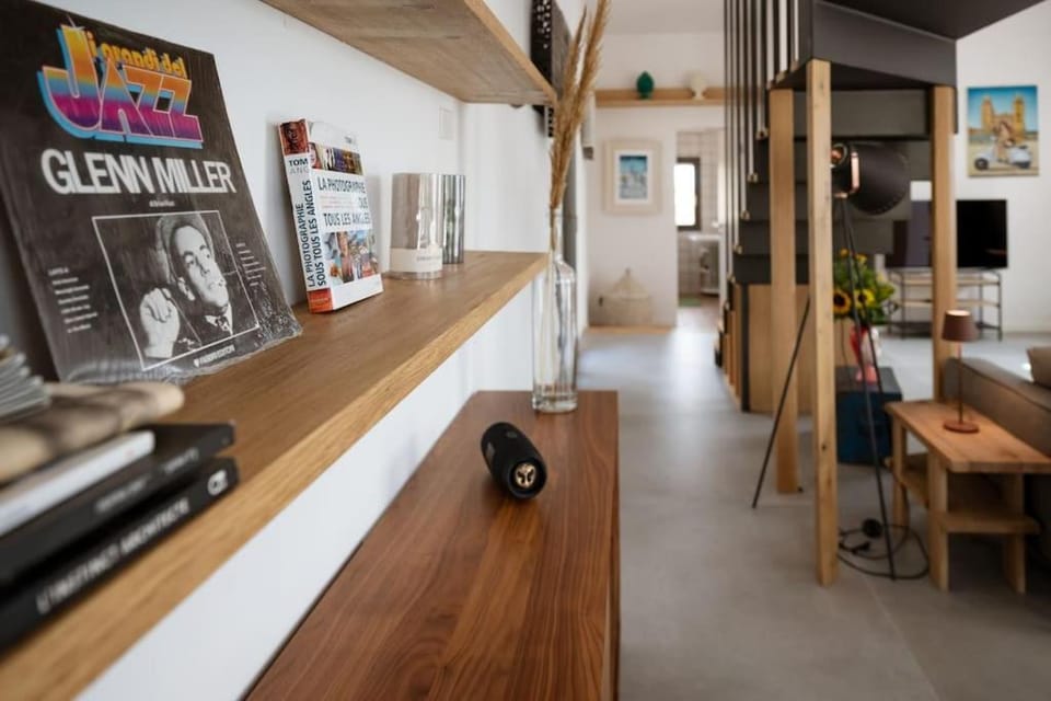 Communal lounge/ TV room, TV and multimedia, Living room