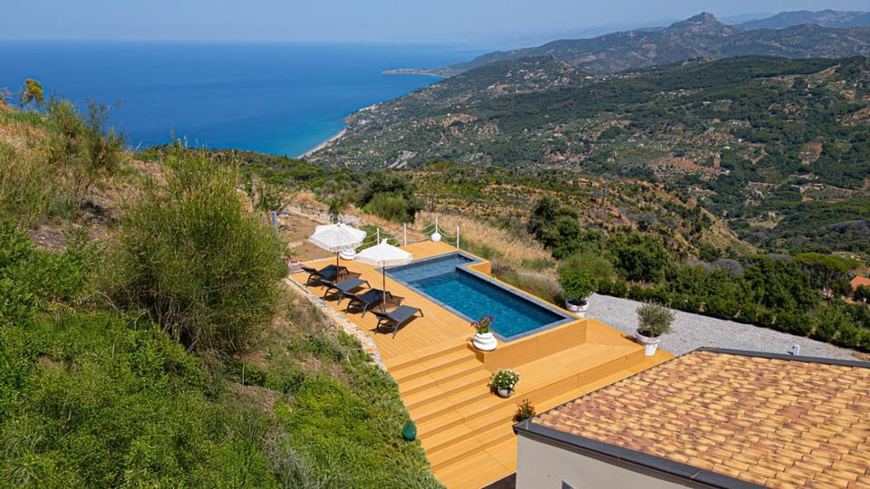 Pool view, Sea view