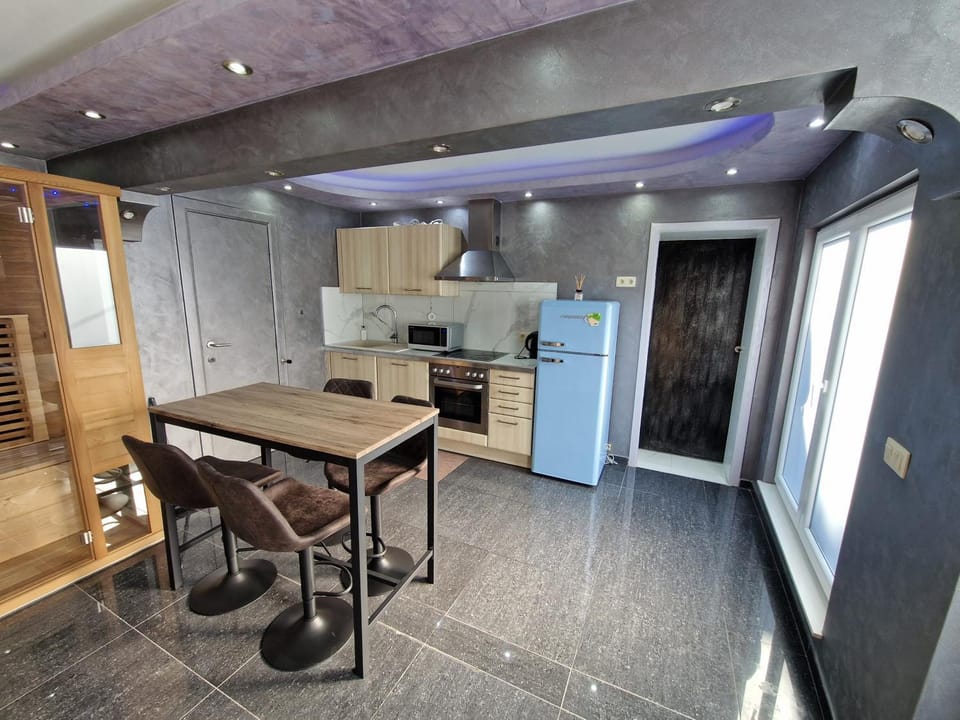 Kitchen or kitchenette, kitchen, kitchen
