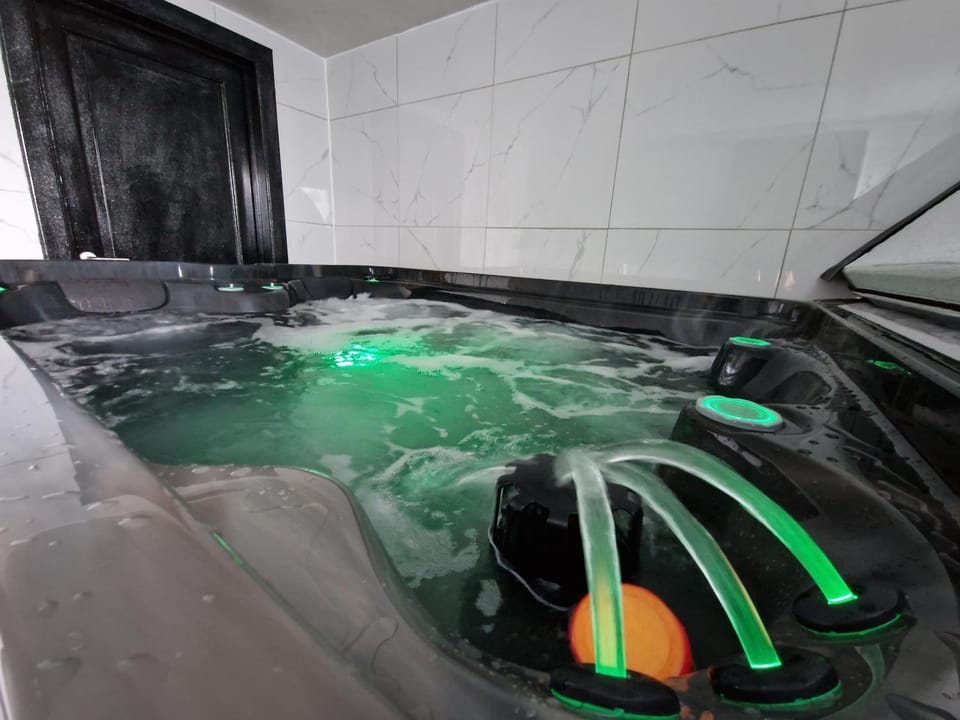 Hot Tub, Hot Tub