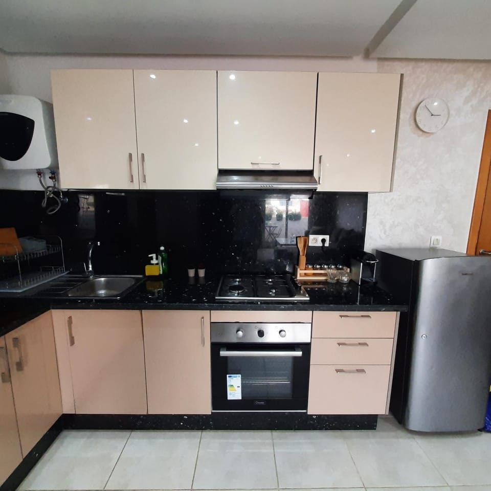 Kitchen or kitchenette, oven, stove