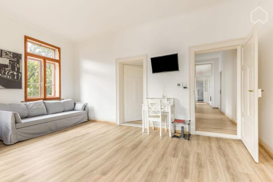 Historic 4 Rooms Apartment in Mannheim