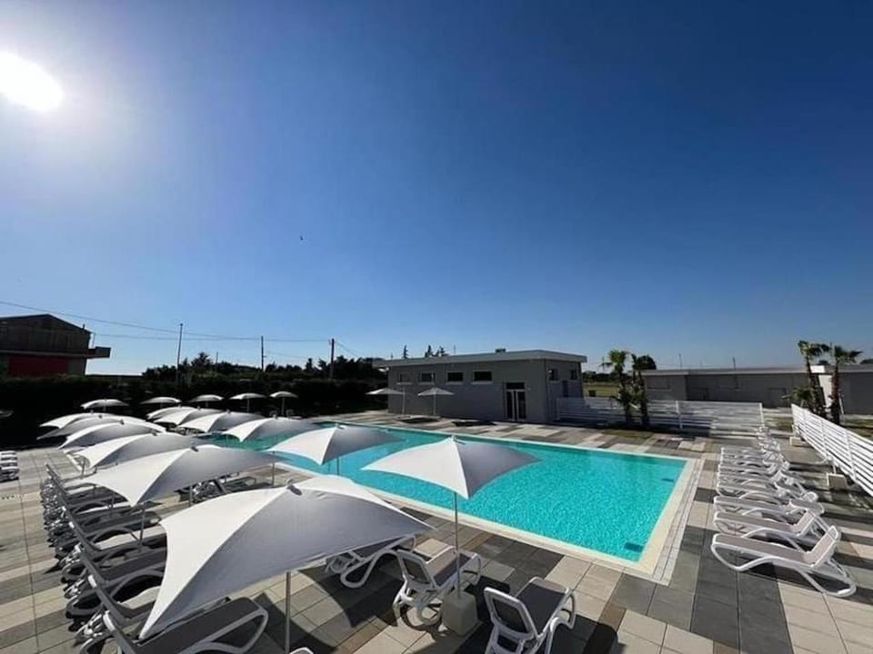 Day, Natural landscape, Pool view, Swimming pool, sunbed