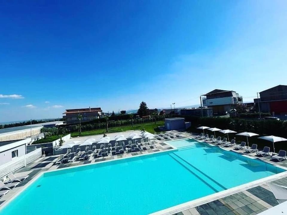 Day, Natural landscape, Pool view, Swimming pool, sunbed