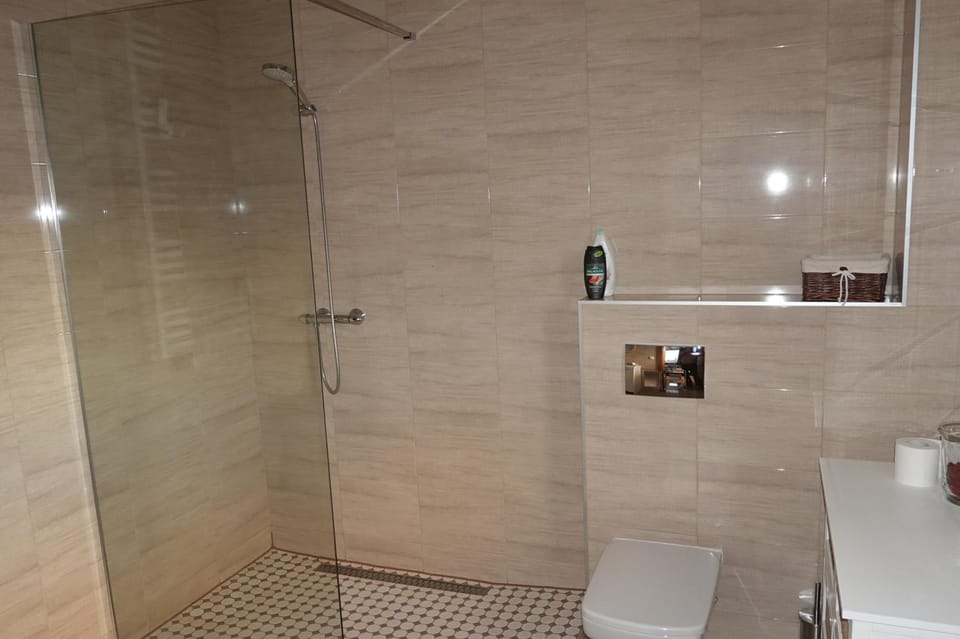 Willa Vita - Apartment z kominkiem i dużym tarasem, Sauna, Jacuzzi, Altana z Grill, z możliwością wynajmu dotakowych pokoi - Schönes Appartement mit Kamin und großer Terrasse, Sauna, Jacuzzi, Pavilion mit Grill und der Option zusätzliche Zimmer zu mieten Apartment in Pomeranian Voivodeship