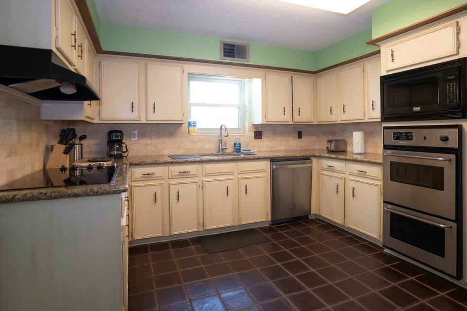 Kitchen or kitchenette, dishwasher, minibar, pet friendly, stove, toaster