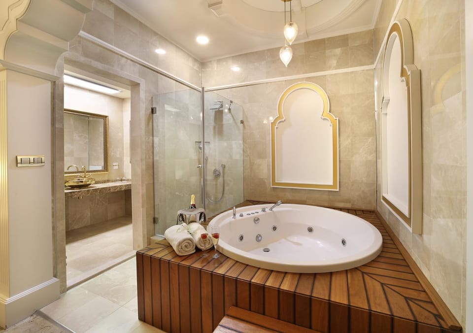 Hot Tub, Bathroom