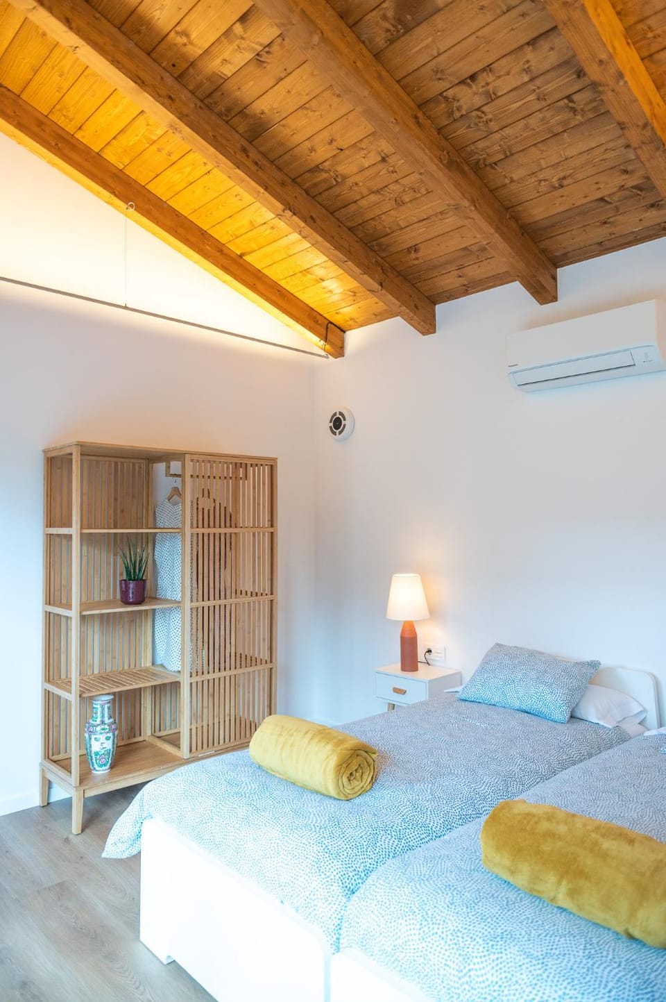 Bed, Photo of the whole room, Bedroom, air conditioner