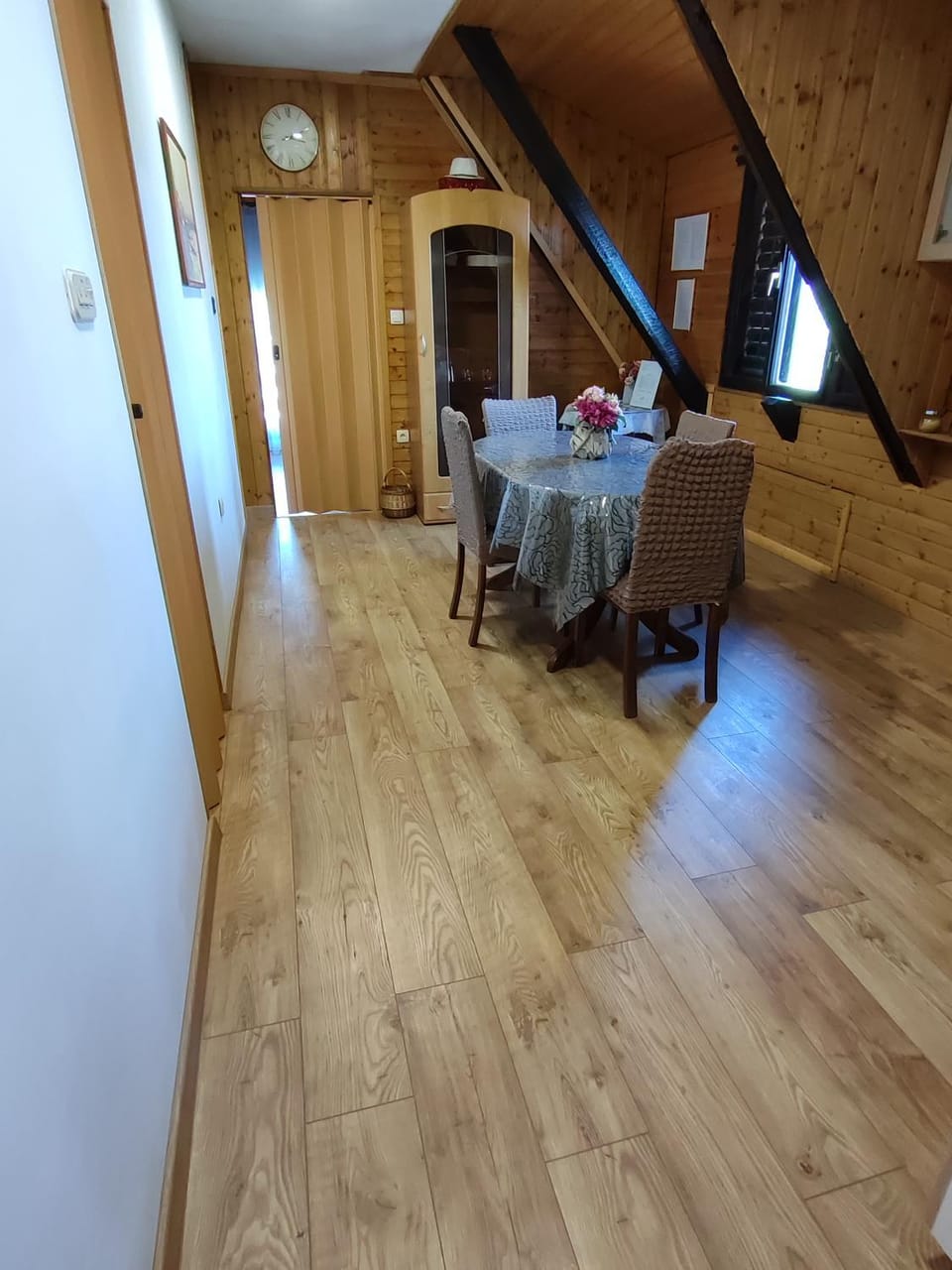 Seating area, Dining area