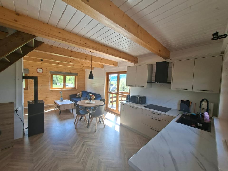 Kitchen or kitchenette, Seating area