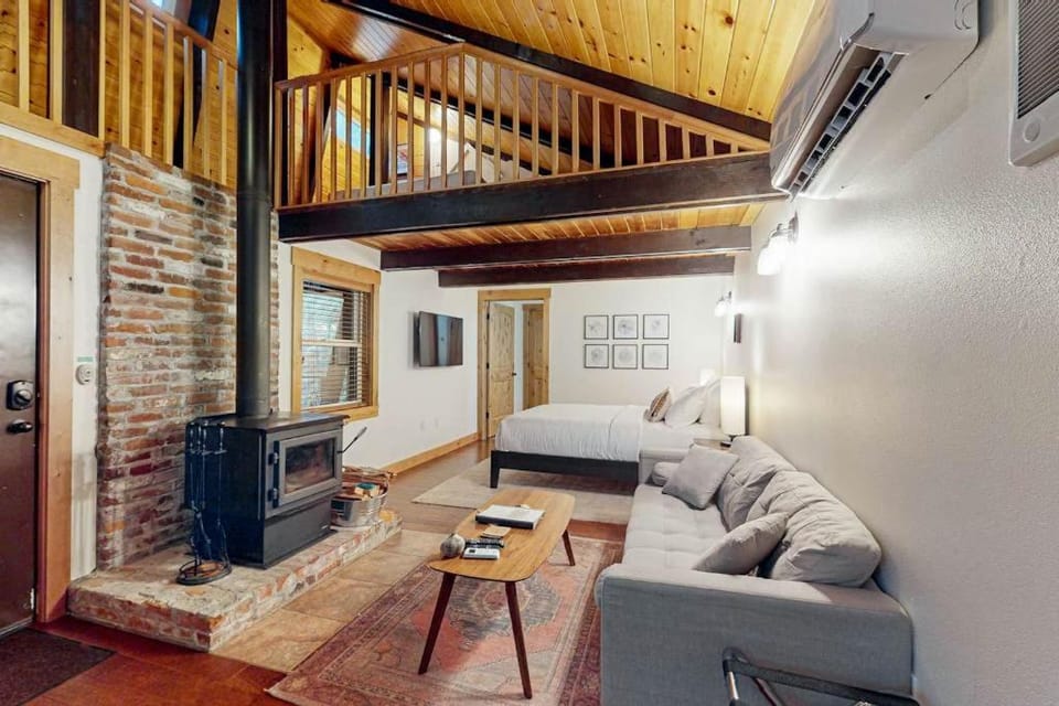 Creekside Cabin Cabin in Mount Hood Village