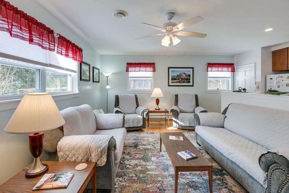 Unbeatable Downtown Location! Bar Harbor Apt House in Acadia National Park