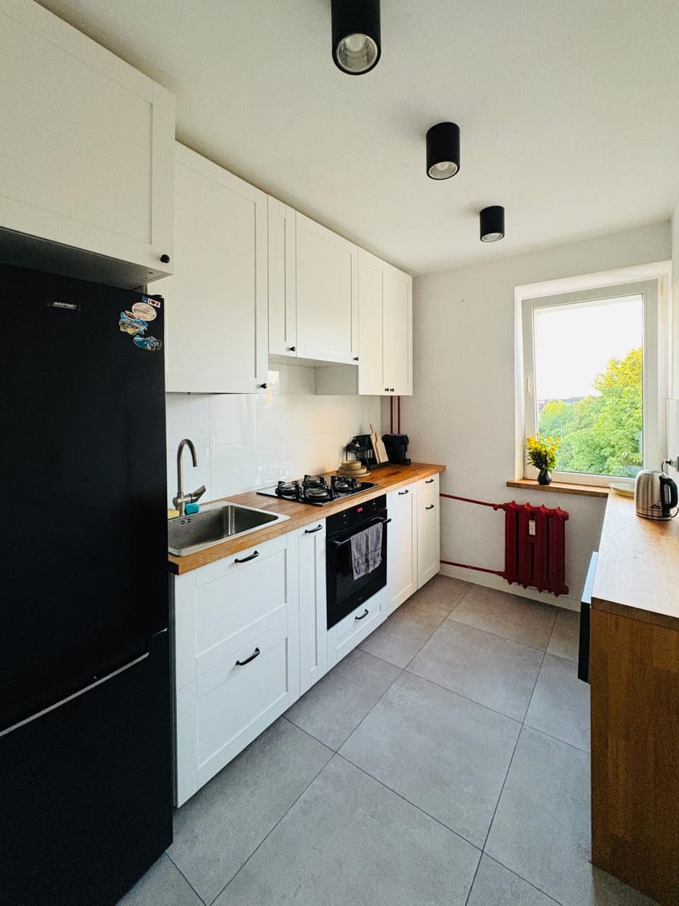 Kitchen or kitchenette, dishwasher, minibar, oven, stove, toaster
