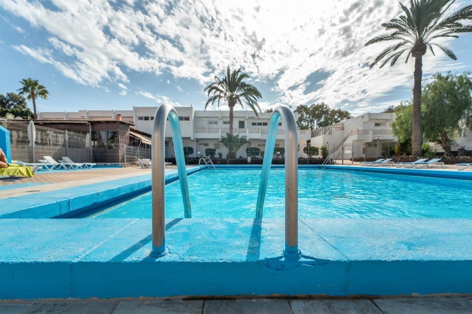 Pool view, Swimming pool, sunbed