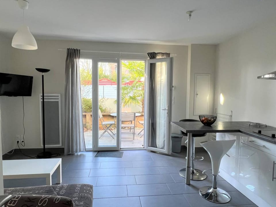 T1 bis confortable avec terrasse, parking privé, proche thermes - FR-1-495-111 Apartment in French Basque Country