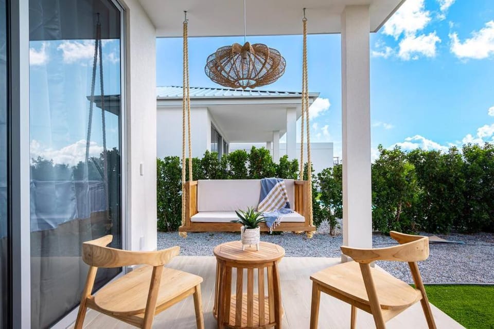 Villa with Private Pool- Azure Beach Residences Villa in Noord
