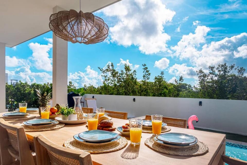 Villa with Private Pool- Azure Beach Residences Villa in Noord