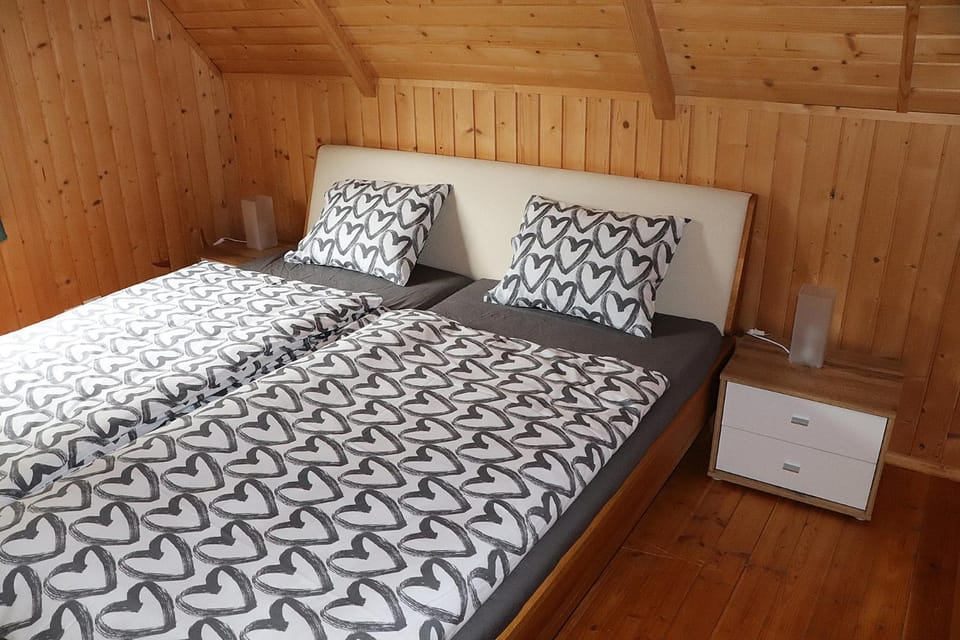 Photo of the whole room, Bedroom